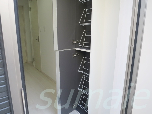 レジデンツ赤羽の収納|下足入れあります♪