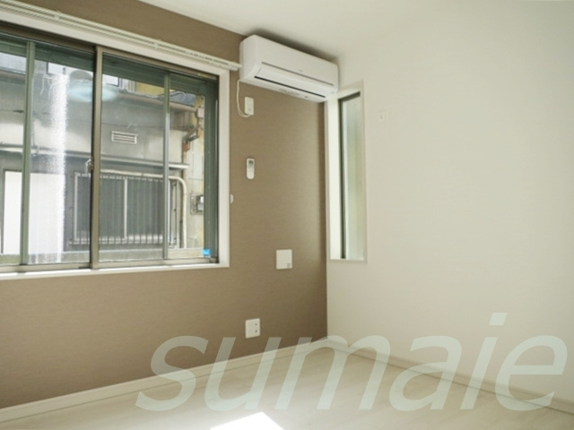 レジデンツ赤羽の居間・リビング|窓が大きく明るいお部屋です！