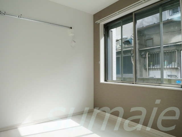 レジデンツ赤羽の居間・リビング|窓が大きいので開放的ですね