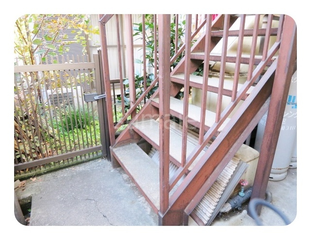 永山コーポのその他共用部分|2階への階段です♪