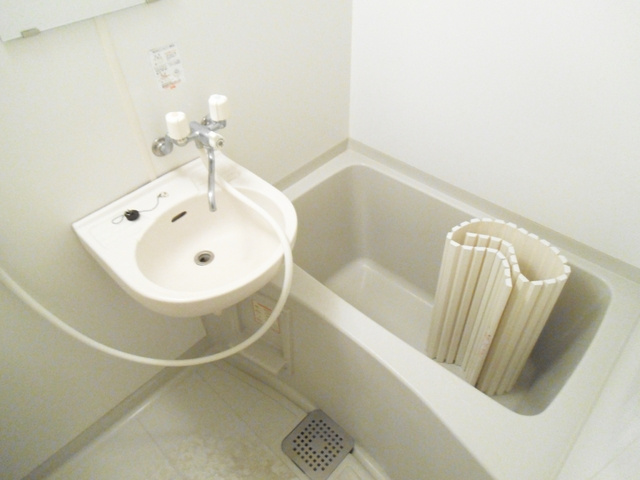 アムール壱番館の浴室|２点ユニットタイプのバスルーム！