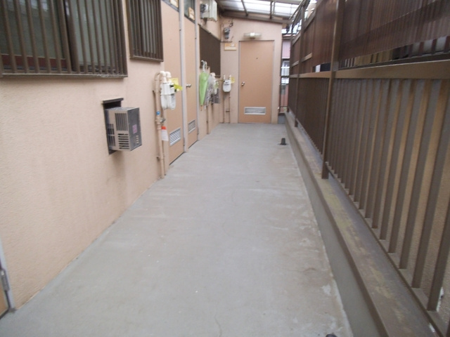 ベルメゾンのその他共用部分|広めの共用通路です！