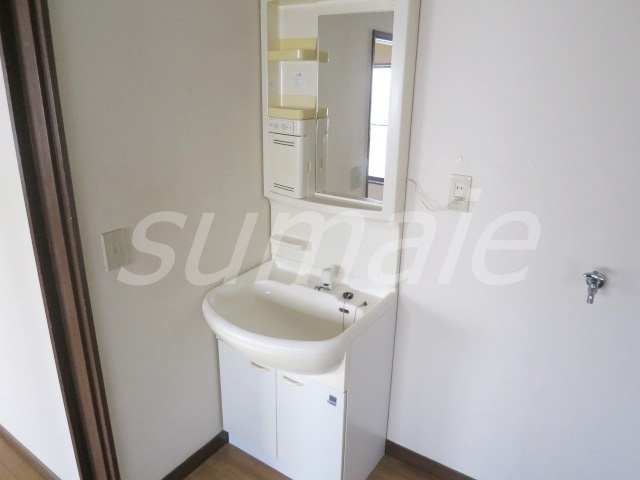 ベルメゾンの洗面所|きれいな独立洗面台です♪