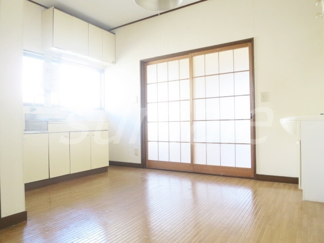 ベルメゾンの居間・リビング|5帖のキッチンスペースです♪