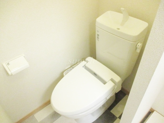 ドミール十条のトイレ|温水洗浄機能付きトイレです☆