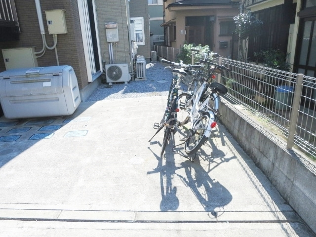 ドミール十条のその他共用部分|自転車はこちらに置かれてます☆