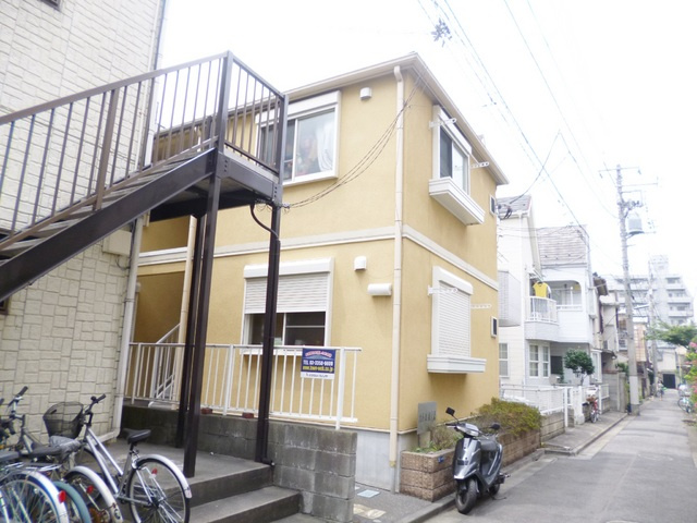 カトル東十条のエントランス|東十条商店街にすぐいける距離です！