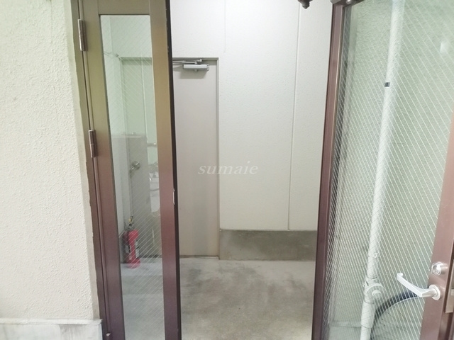 プレイス中村のエントランス|こちらが入口です☆