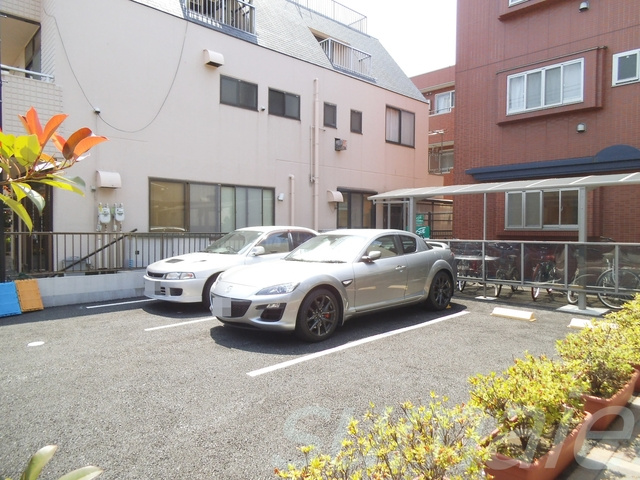 コーポヒロアネックスの駐車場|敷地内に駐車場あります！