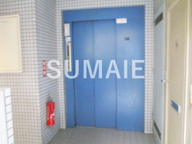 中村ビルのその他共用部分|共用エレベータついてます☆