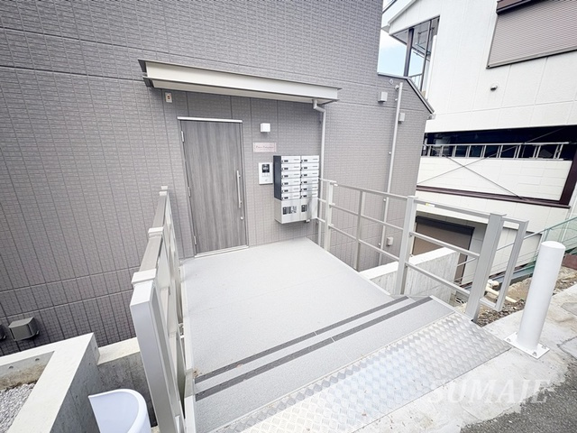 ロッソ・カンパーナのエントランス|入口です☆