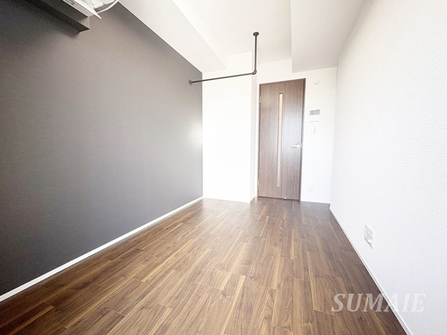 ロッソ・カンパーナの寝室|窓側からのアングルです☆