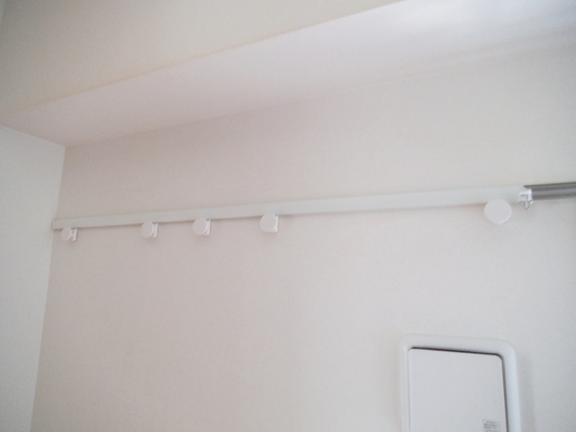 ハーモニーレジデンス東京シティゲートのその他|可動できるハンガー掛けです。