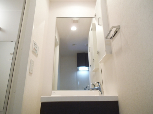 ハーモニーレジデンス東京シティゲートの洗面所|大きな鏡の独立洗面台☆