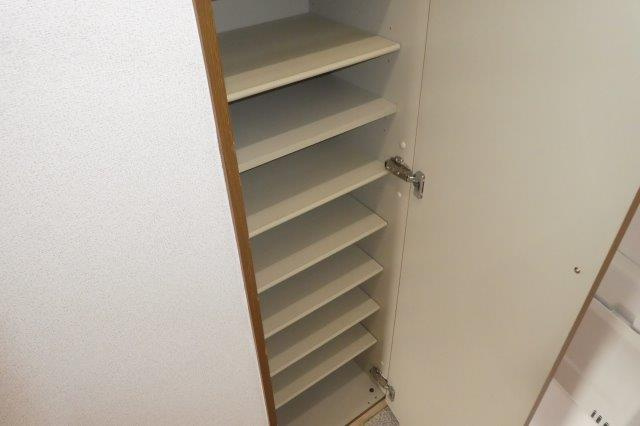 ディメイン小池の内装|シューズボックス