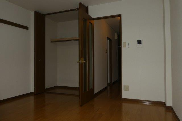 ディメイン小池の洋室