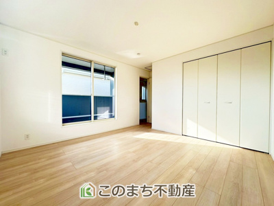 【洋室】 | CRADLEGARDEN宇都宮市今泉町第5　2号棟 | 日当たりが良く明るい洋室です。クローゼット付きで家具の配置がしやすく居心地の良いプライベート空間を演出します。
