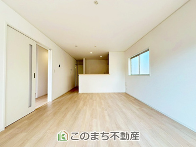【居間・リビング】 | CRADLEGARDEN宇都宮市今泉町第5　2号棟 | 時間のゆとりと空間、暖かな陽光がもたらす光と風を独占してください。新しい暮らしが始まります。
