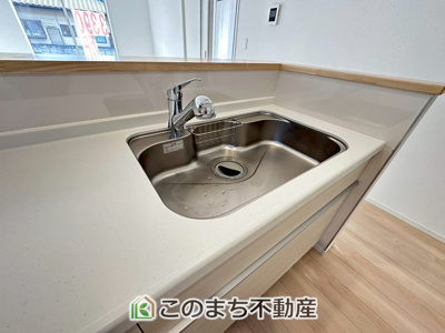 【設備】 | CRADLEGARDEN宇都宮市今泉町第5　2号棟 | ビルトイン型浄水器を内蔵したキッチン水栓。お米を研いだり、野菜を洗ったりするときなど用途に応じてワンタッチで浄水に切り替えが可能です。カートリッジ式なので、フィルターを簡単に交換する事が出来ます。
