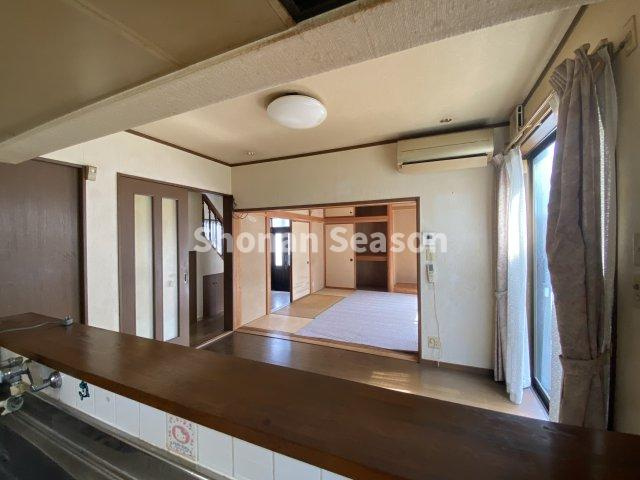 【キッチン】 | キッチンはカウンター付きで、配膳＆後片付けもスムーズです♪