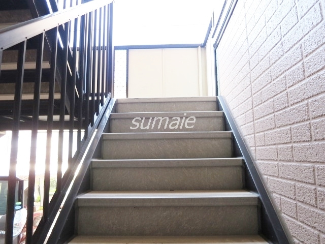 ラフィーネのその他共用部分|敷地内階段です♪