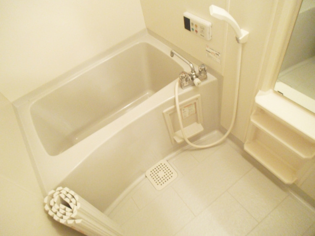 ラフィーネの浴室|嬉しい鏡付きのバスルームです☆