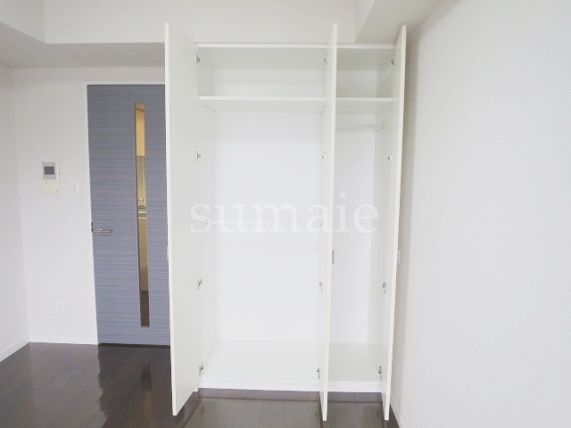 エスティメゾン赤羽の収納|リビングにある収納スペースです！