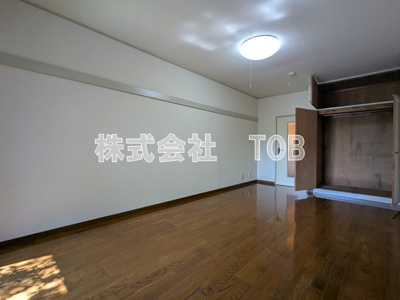 【洋室】 | メゾネットラフィーネ