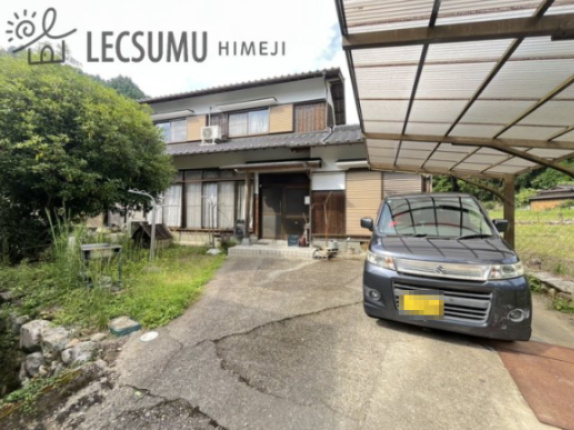 姫路市夢前町山之内/中古戸建の駐車場