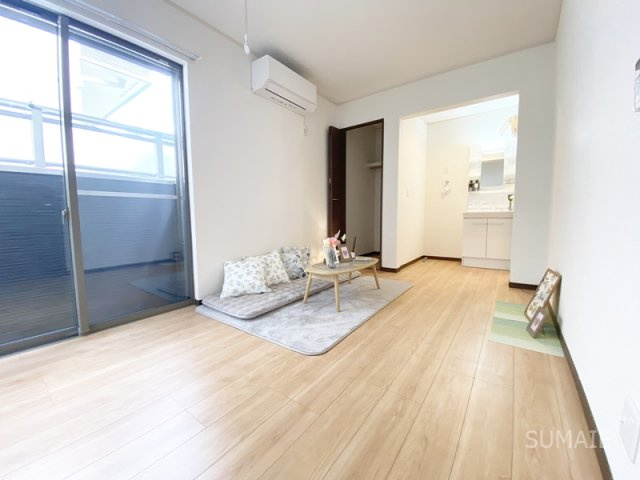 ＧＯＤ　ＢＬＥＳＳ　ＯＭＩＹＡの居間・リビング|使いやすい洋室タイプ！