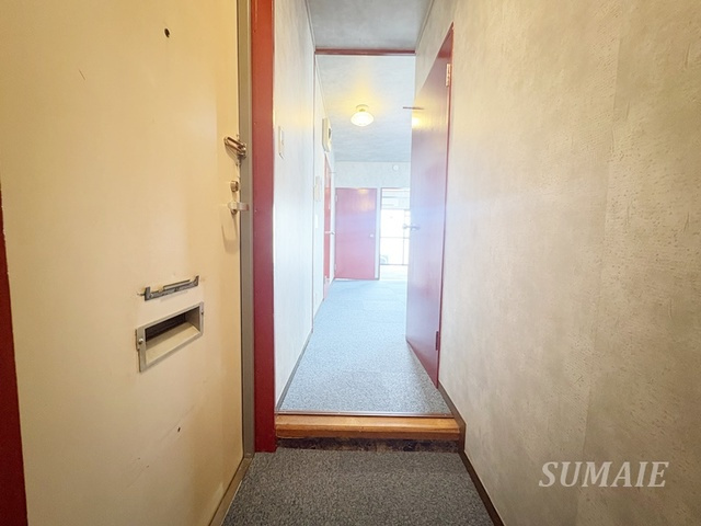 リバーサイドシティのその他|玄関から見たリビングです☆