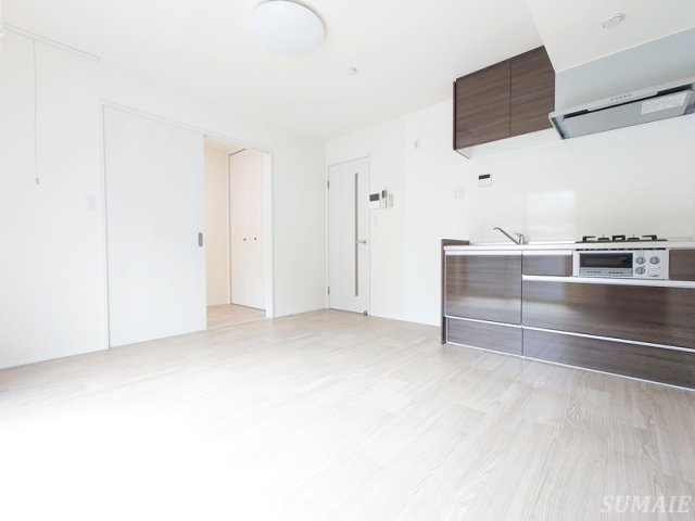 北区東十条１丁目のアパートの居間・リビング|窓側からのアングルです☆