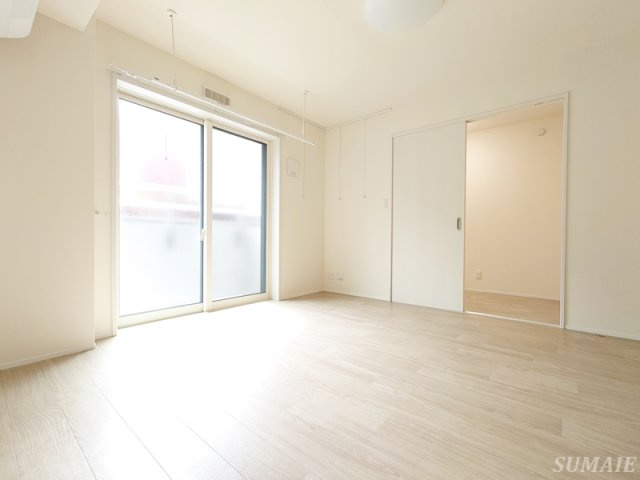 北区東十条１丁目のアパートの洋室|リビングです☆