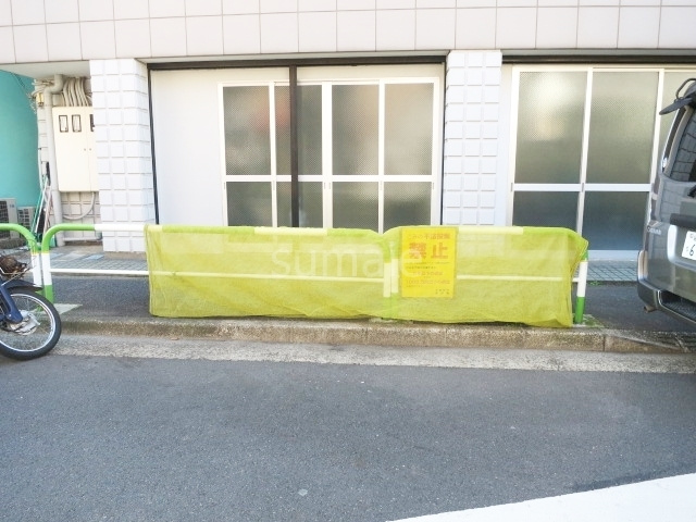レジデンス西が丘のその他|ゴミ置場目の前です♪