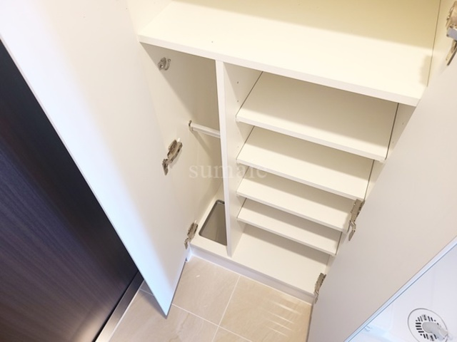 フルハウス赤羽の玄関|玄関横の収納です☆