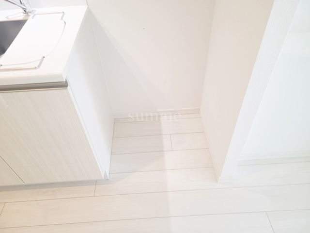 フルハウス赤羽のキッチン|キッチン横に冷蔵庫置き場です☆