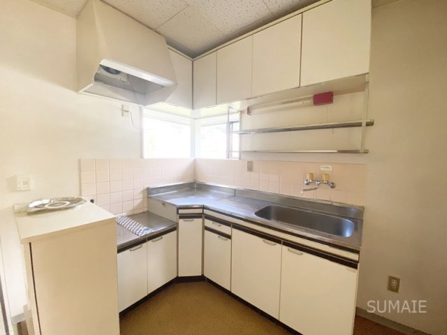 パルハウス東新井のキッチン|収納力もあるキッチンです！