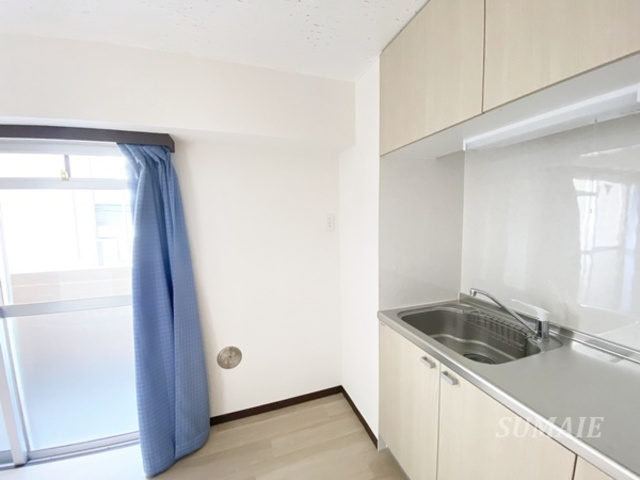 第二若木コーポのキッチン|冷蔵庫はこちらに置けます♪