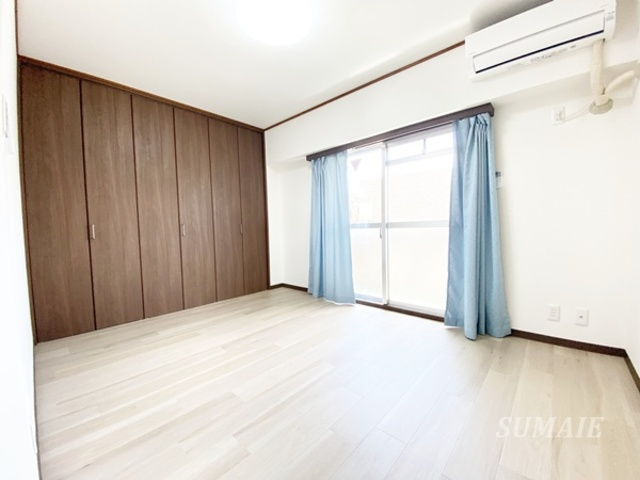 第二若木コーポの洋室|13帖のリビングです♪