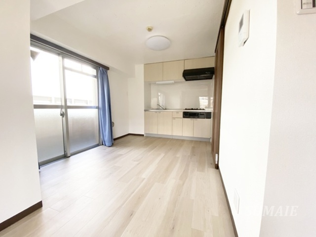 第二若木コーポの居間・リビング|ダイニングテーブルはここに置きましょう♪