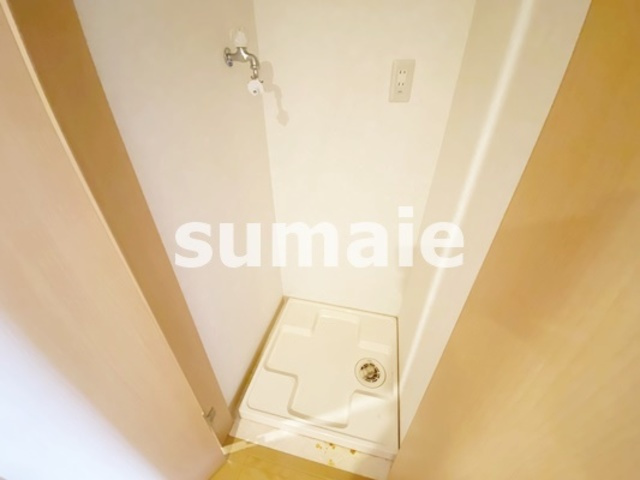 スクエアタワーの設備|洗濯機置き場は扉付きです☆