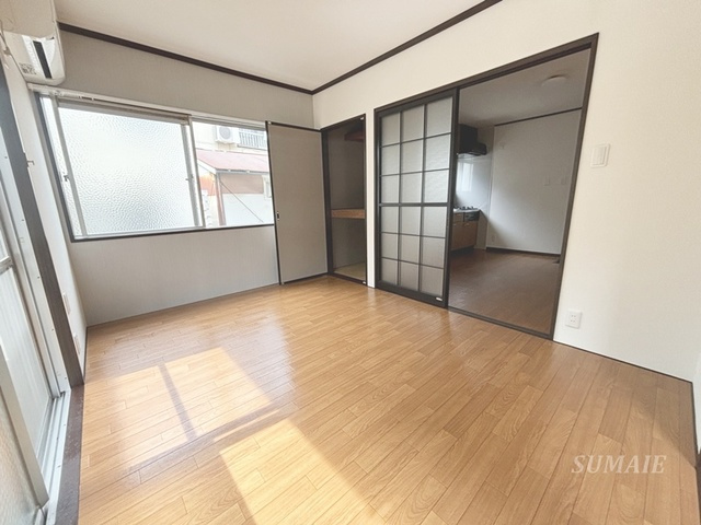 関口グリーンハイツＡの寝室|2面採光の明るい居室です。