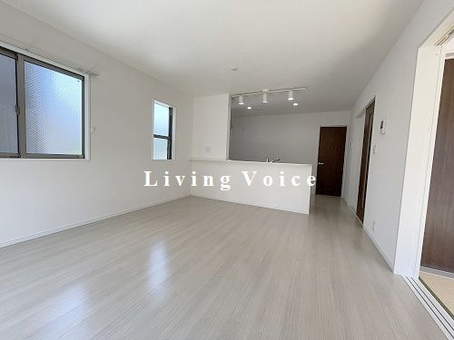 【居間・リビング】 | 厚木市戸田　中古一戸建て | 厚木市戸田　中古一戸建て