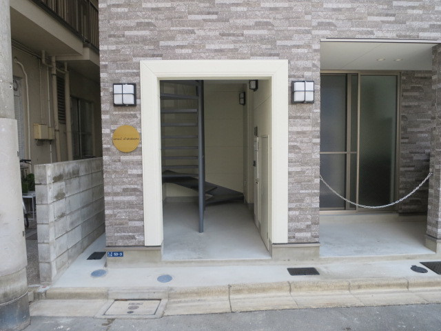 オモチ　デ　アカバネのエントランス|エントランスです☆