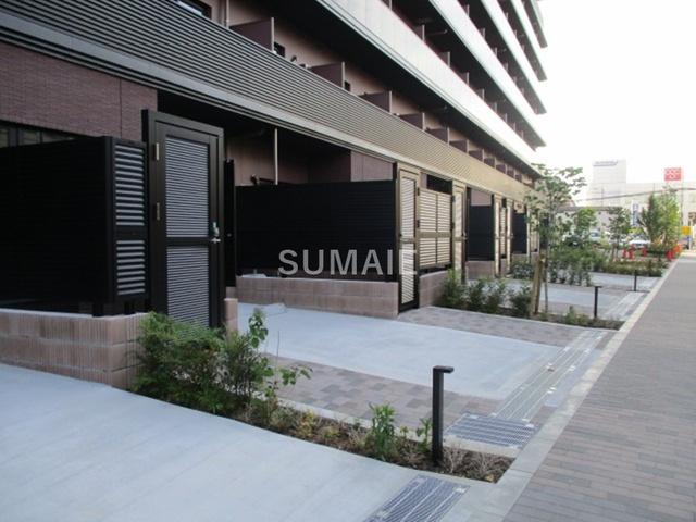 ロイジェント志村坂上の駐車場