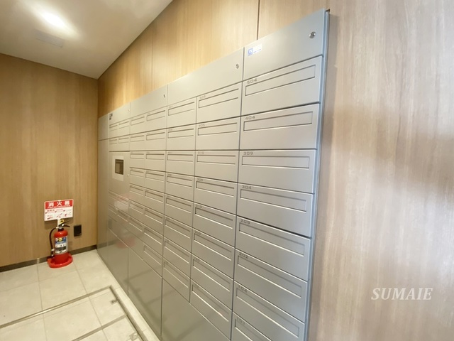 ロイヤルパークス赤羽サウスのその他共用部分|集合ポストと宅配ボックスです☆