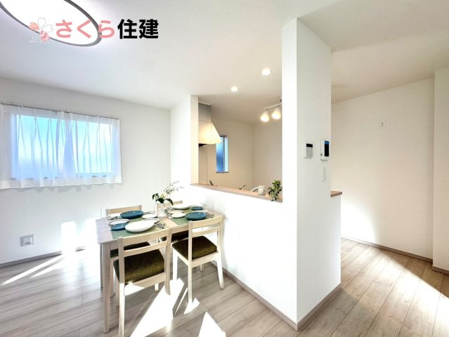 Heartful-Town 　東武江曽島駅2期　1棟のキッチン|対面式システムキッチン。リビングを見渡せるキッチンで家族の様子をうかがいながら料理がはかどりそう！