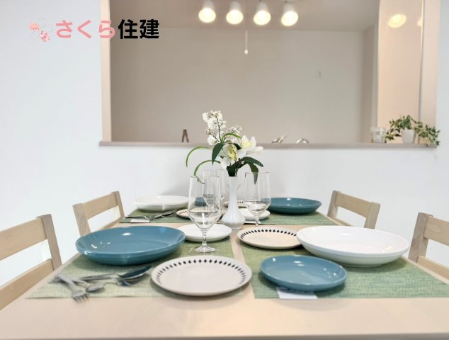 Heartful-Town 　東武江曽島駅2期　1棟のダイニング|家族の会話が弾み、お料理の間も子どもに目配りが出来る対面式カウンターキッチン♪