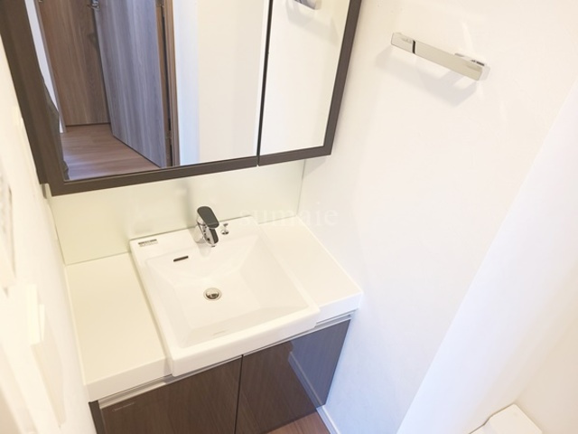 フルハウス赤羽の洗面所|独立洗面台です☆