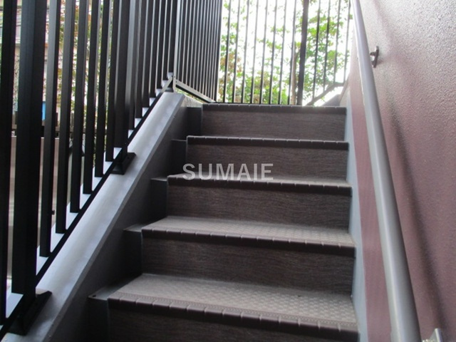 ロイジェント志村坂上のその他共用部分|階段です☆